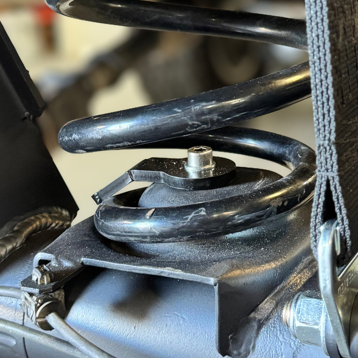 Coil Spring Retainer Kit