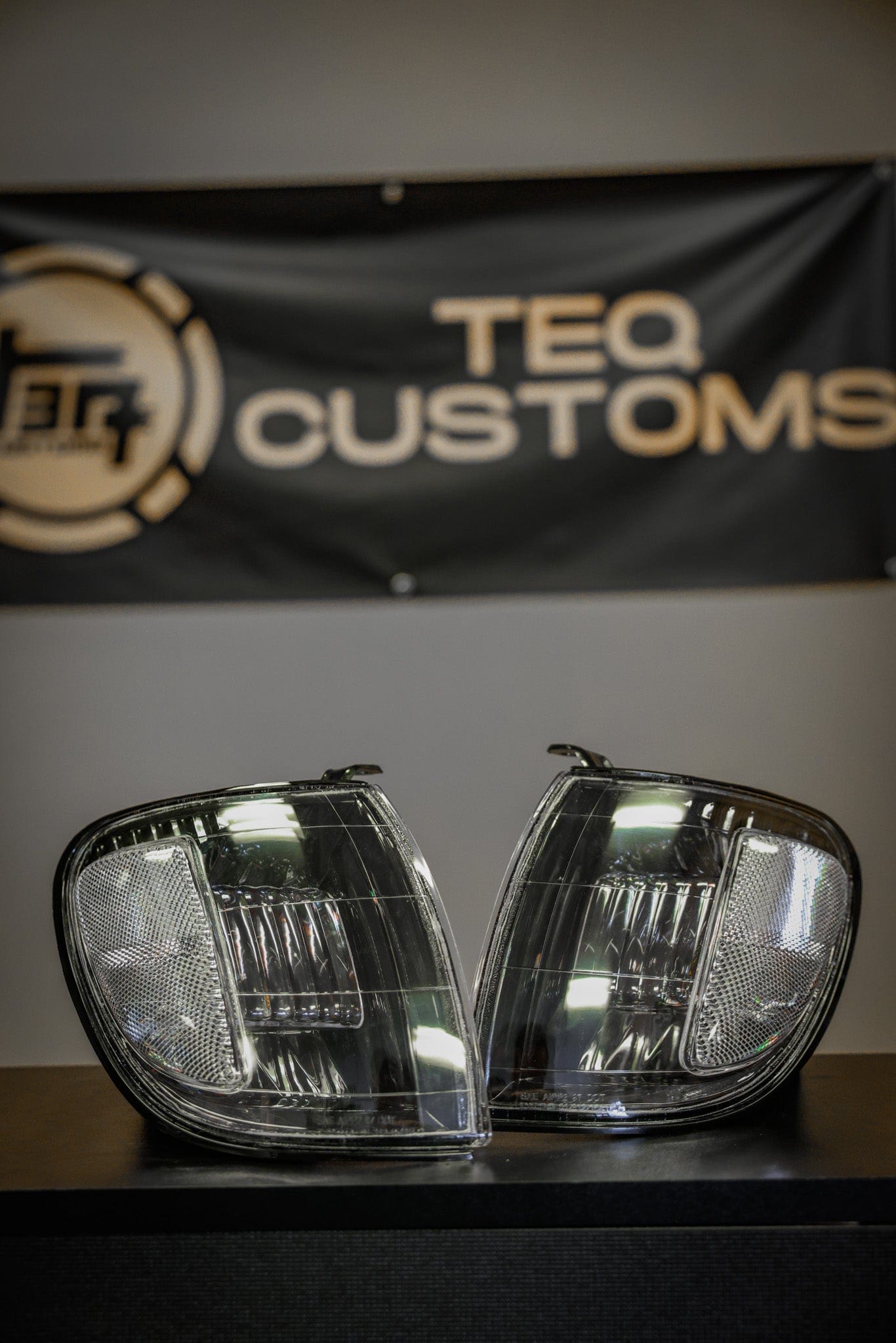 00-04 Tundra Access Cab Black Corner Lights